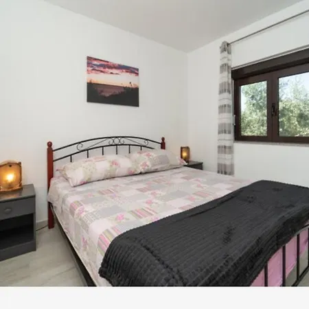 Antica - Edita アパート ルティナ