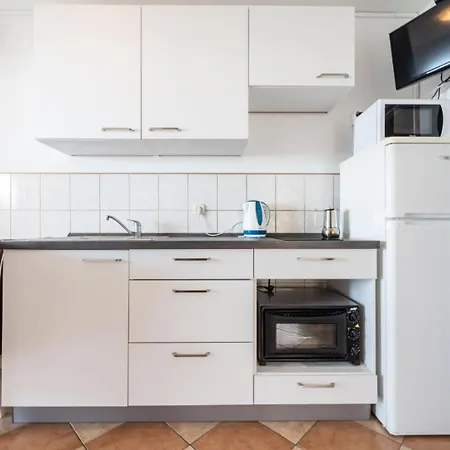 Antica - Edita アパート ルティナ